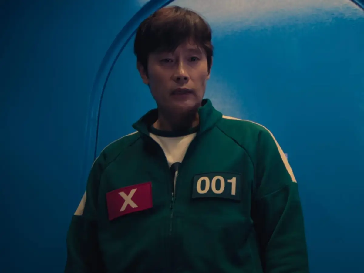 Elderly male participant with wise expression in green tracksuit